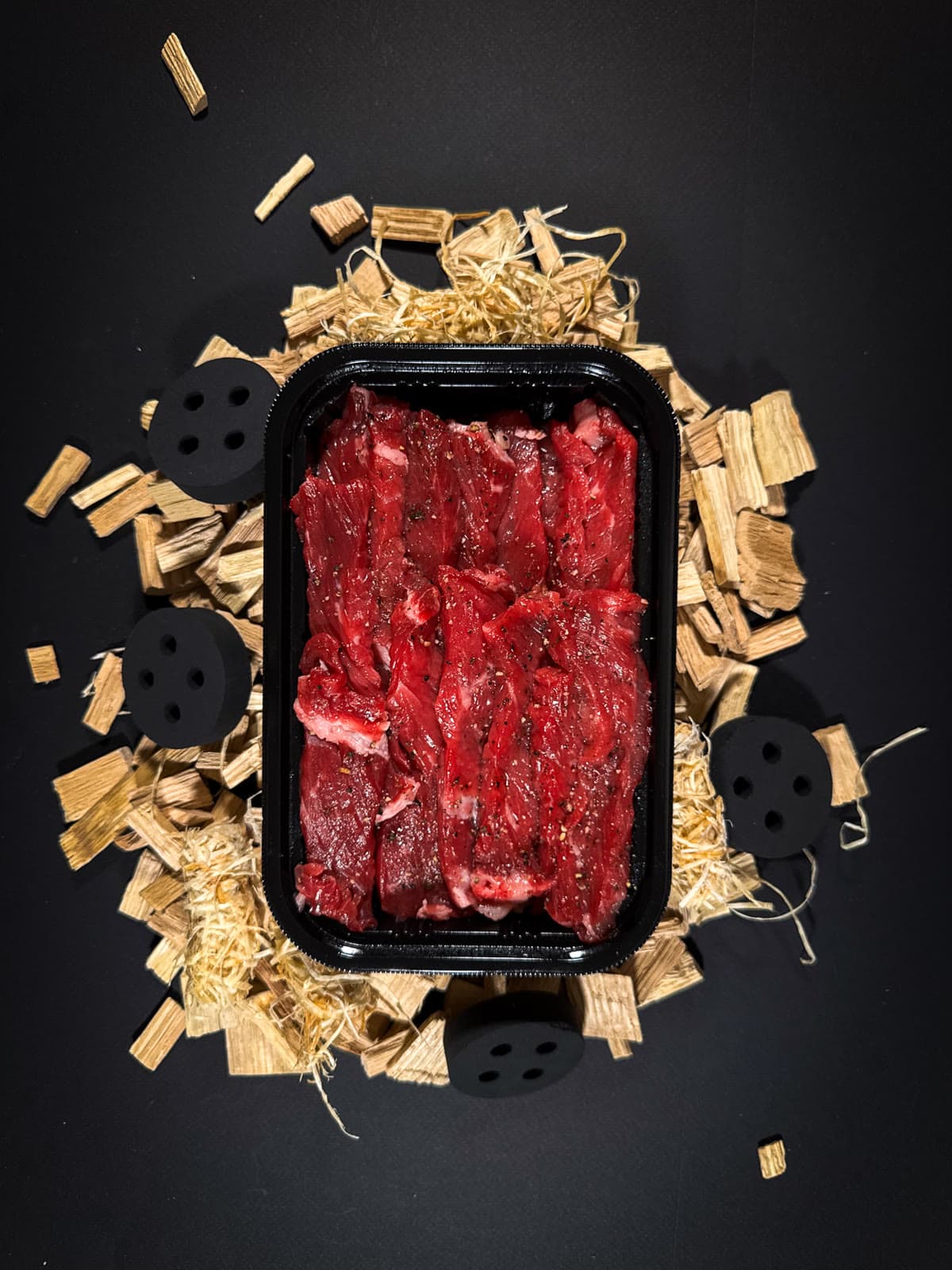 Gewürztes Rindfleisch in einer Biteva-Schale